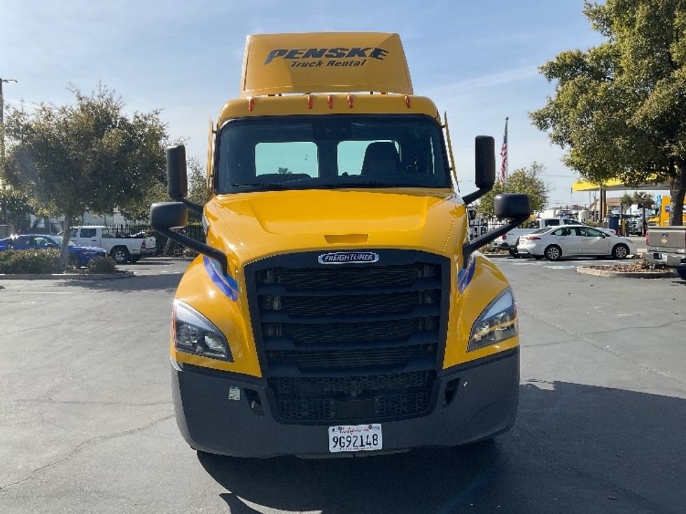 Day Cab Tractor-Heavy Duty Tractors-Freightliner-2022-T12642ST-West Sacramento-CA-277,404\n\t\tmiles-$ 81,750 - Image 2