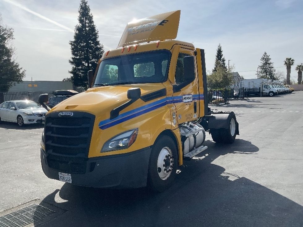 Day Cab Tractor-Heavy Duty Tractors-Freightliner-2022-T12642ST-West Sacramento-CA-277,404\n\t\tmiles-$ 81,750 - Image 3