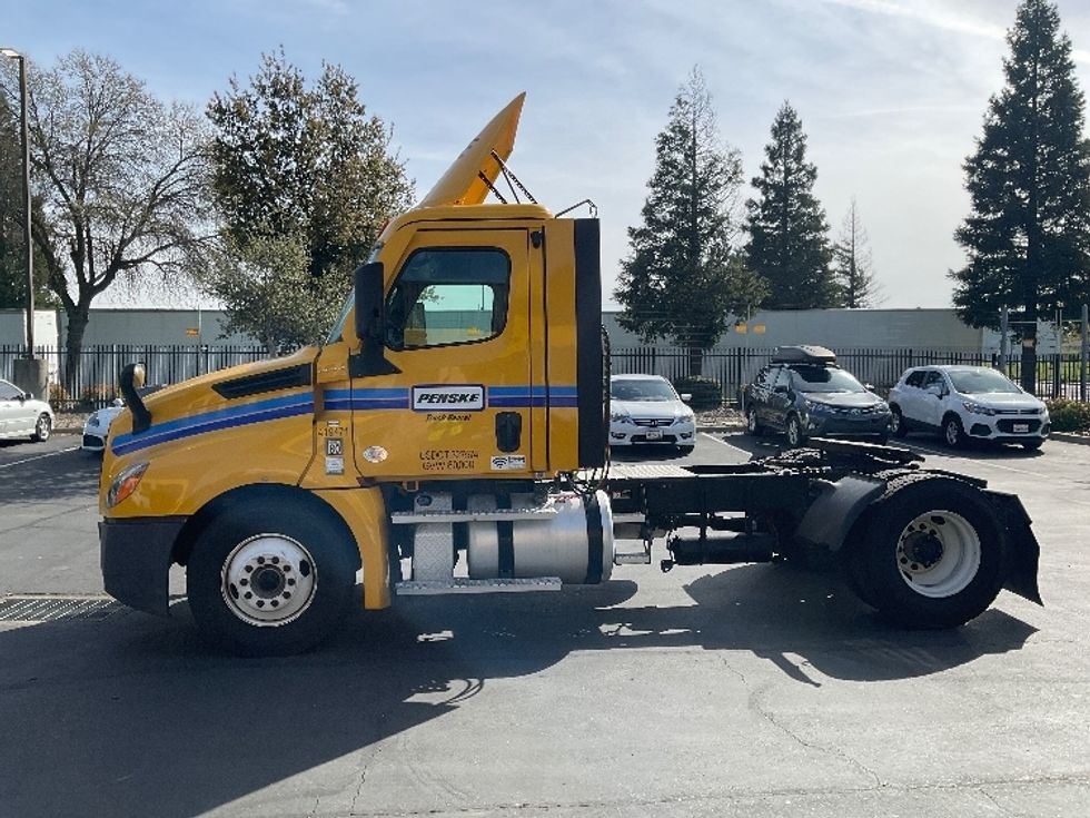 Day Cab Tractor-Heavy Duty Tractors-Freightliner-2022-T12642ST-West Sacramento-CA-277,404\n\t\tmiles-$ 81,750 - Image 4