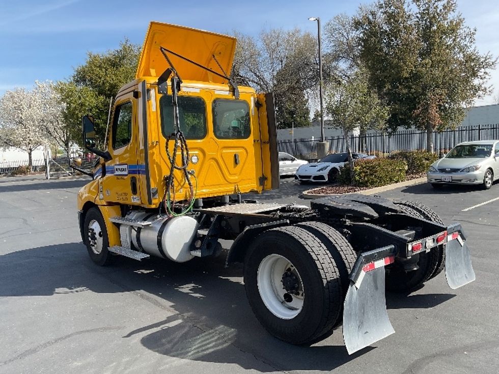 Day Cab Tractor-Heavy Duty Tractors-Freightliner-2022-T12642ST-West Sacramento-CA-277,404\n\t\tmiles-$ 81,750 - Image 5