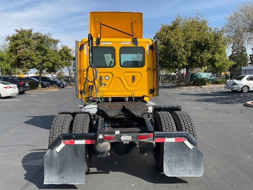 Day Cab Tractor-Heavy Duty Tractors-Freightliner-2022-T12642ST-West Sacramento-CA-277,404\n\t\tmiles-$ 81,750 - Image 6