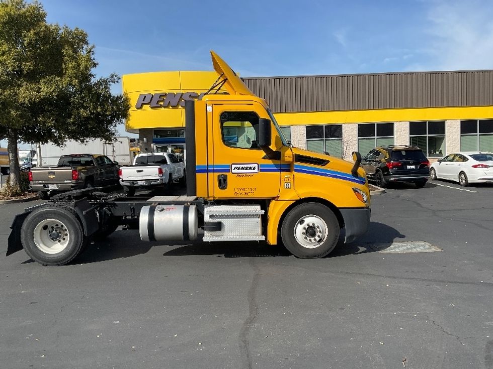 Day Cab Tractor-Heavy Duty Tractors-Freightliner-2022-T12642ST-West Sacramento-CA-277,404\n\t\tmiles-$ 81,750 - Image 8