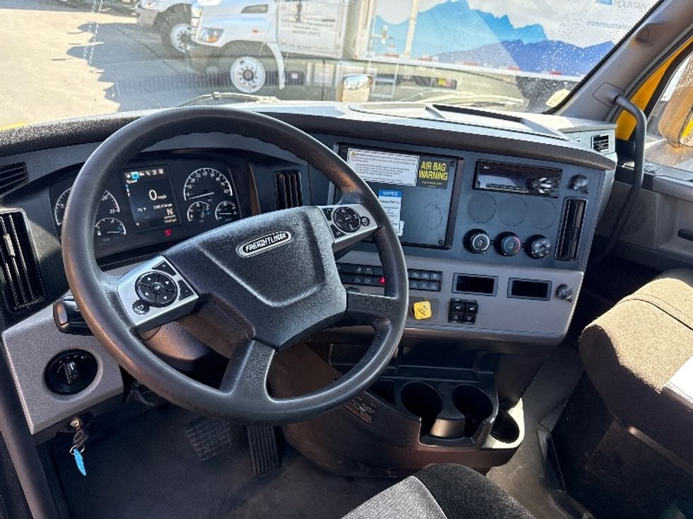 Day Cab Tractor-Heavy Duty Tractors-Freightliner-2022-T12642ST-West Sacramento-CA-288,781\n\t\tmiles-$ 63,250 - Image 10