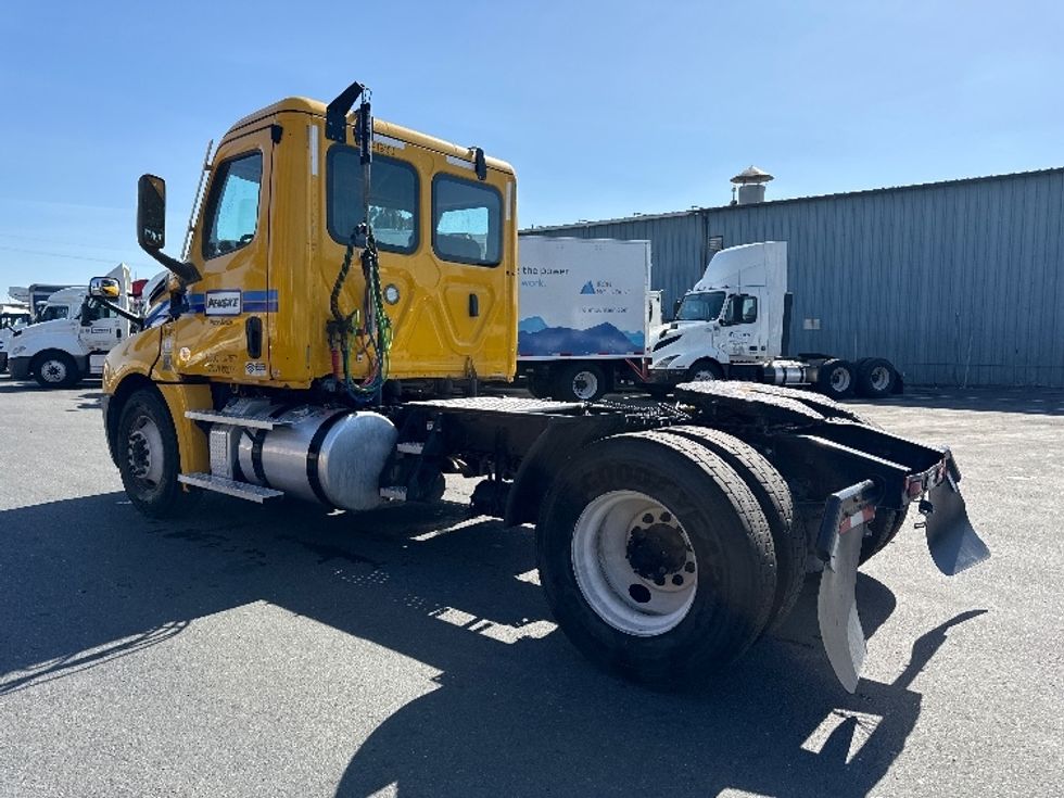 Day Cab Tractor-Heavy Duty Tractors-Freightliner-2022-T12642ST-West Sacramento-CA-288,781\n\t\tmiles-$ 63,250 - Image 5
