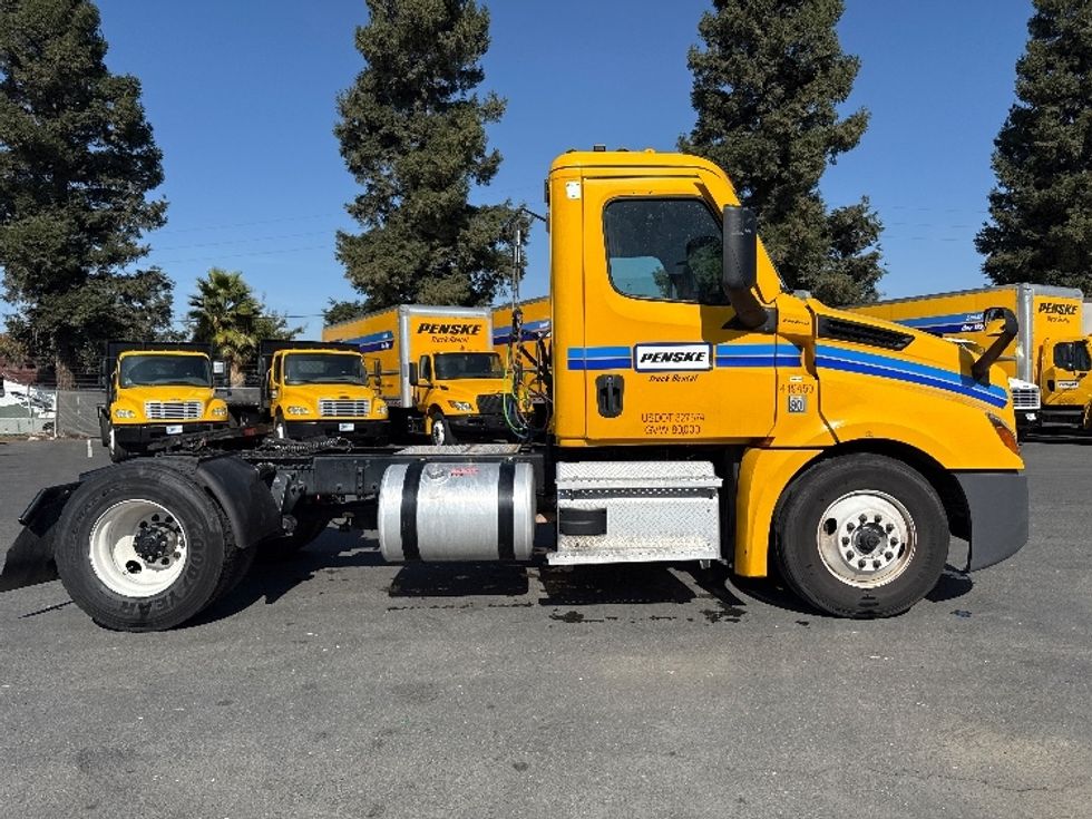 Day Cab Tractor-Heavy Duty Tractors-Freightliner-2022-T12642ST-West Sacramento-CA-288,781\n\t\tmiles-$ 63,250 - Image 8