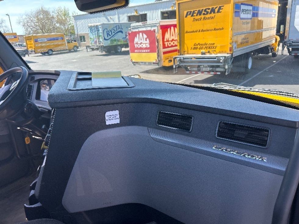 Day Cab Tractor-Heavy Duty Tractors-Freightliner-2022-T12642ST-West Sacramento-CA-310,193\n\t\tmiles-$ 66,500 - Image 13