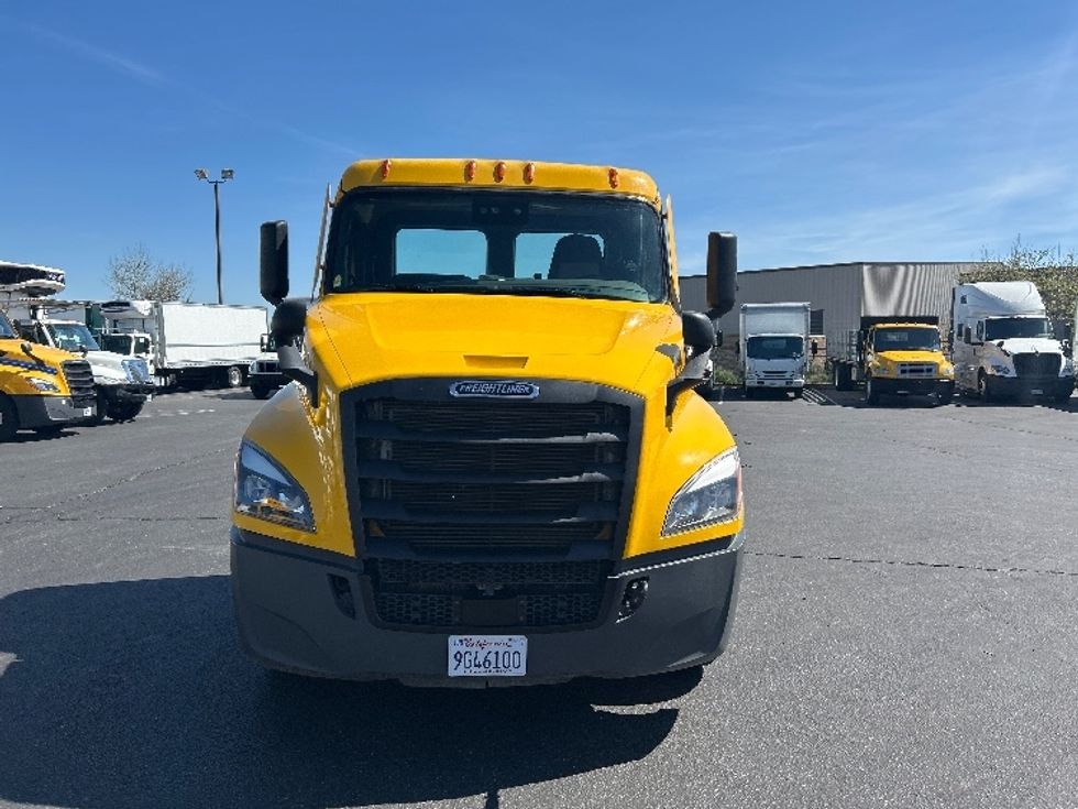 Day Cab Tractor-Heavy Duty Tractors-Freightliner-2022-T12642ST-West Sacramento-CA-310,193\n\t\tmiles-$ 66,500 - Image 2
