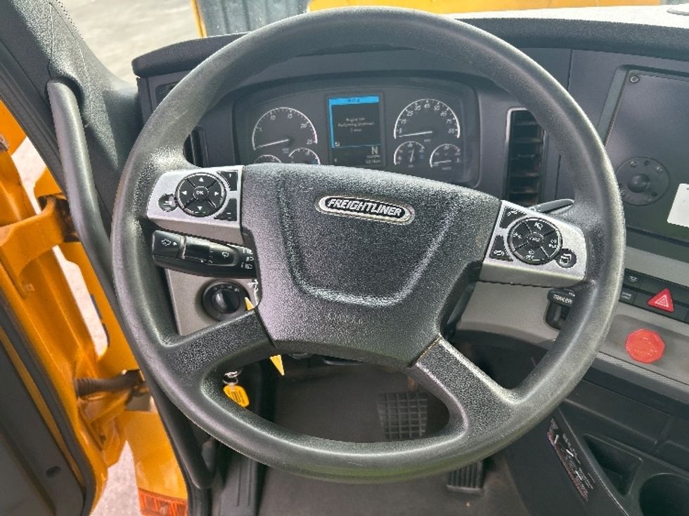 Day Cab Tractor-Heavy Duty Tractors-Freightliner-2022-T12642ST-West Sacramento-CA-318,647\n\t\tmiles-$ 65,750 - Image 11