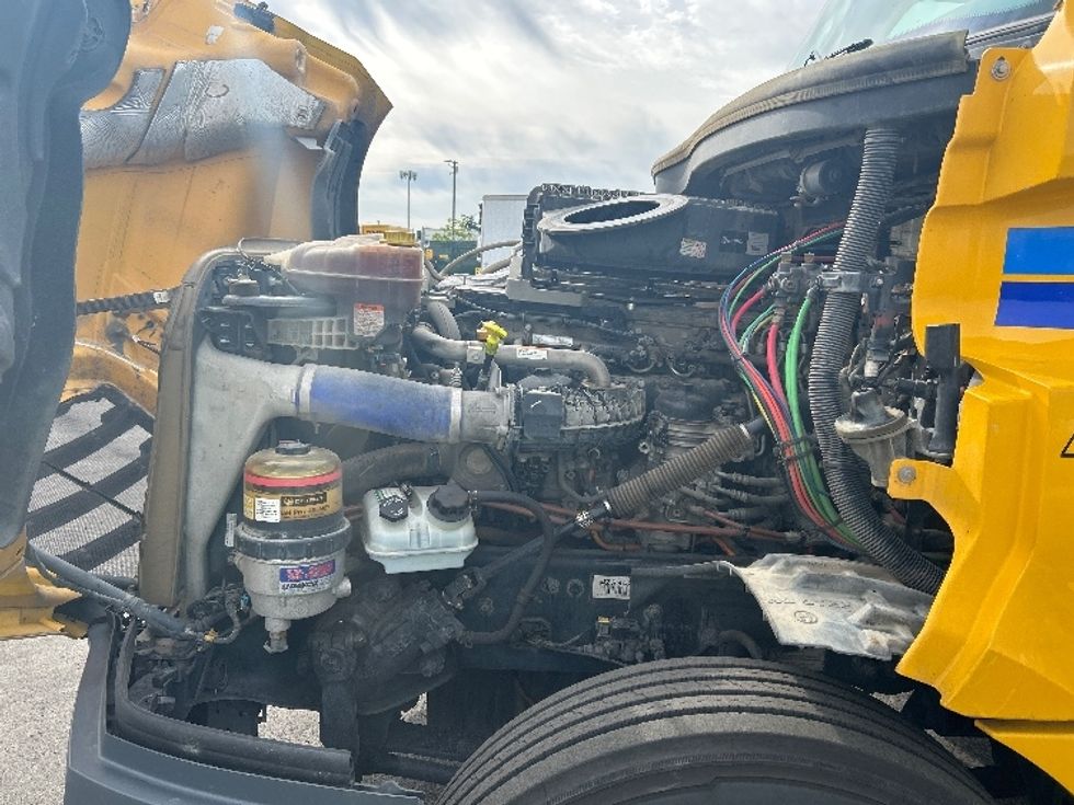 Day Cab Tractor-Heavy Duty Tractors-Freightliner-2022-T12642ST-West Sacramento-CA-318,647\n\t\tmiles-$ 65,750 - Image 16