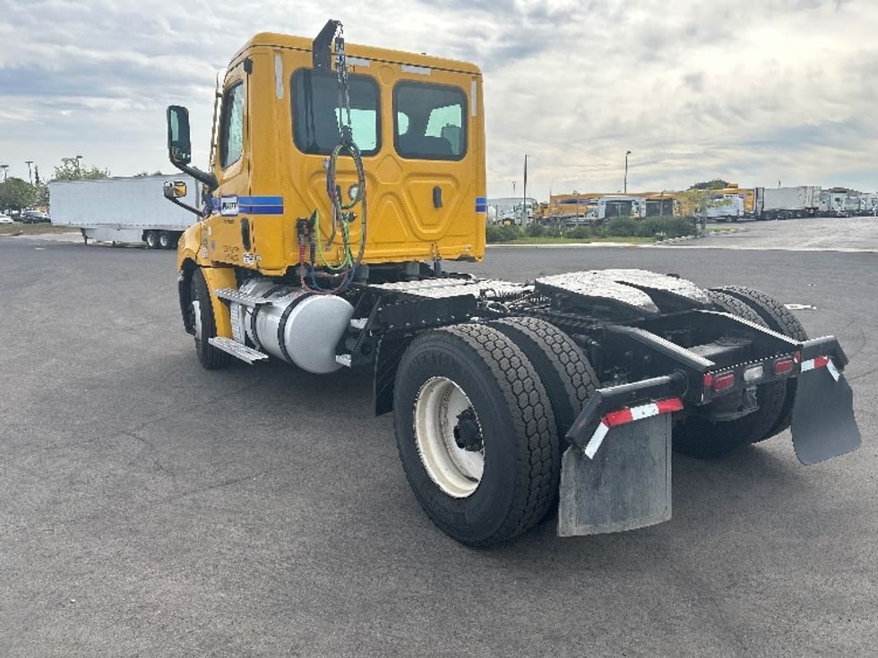 Day Cab Tractor-Heavy Duty Tractors-Freightliner-2022-T12642ST-West Sacramento-CA-318,647\n\t\tmiles-$ 65,750 - Image 5