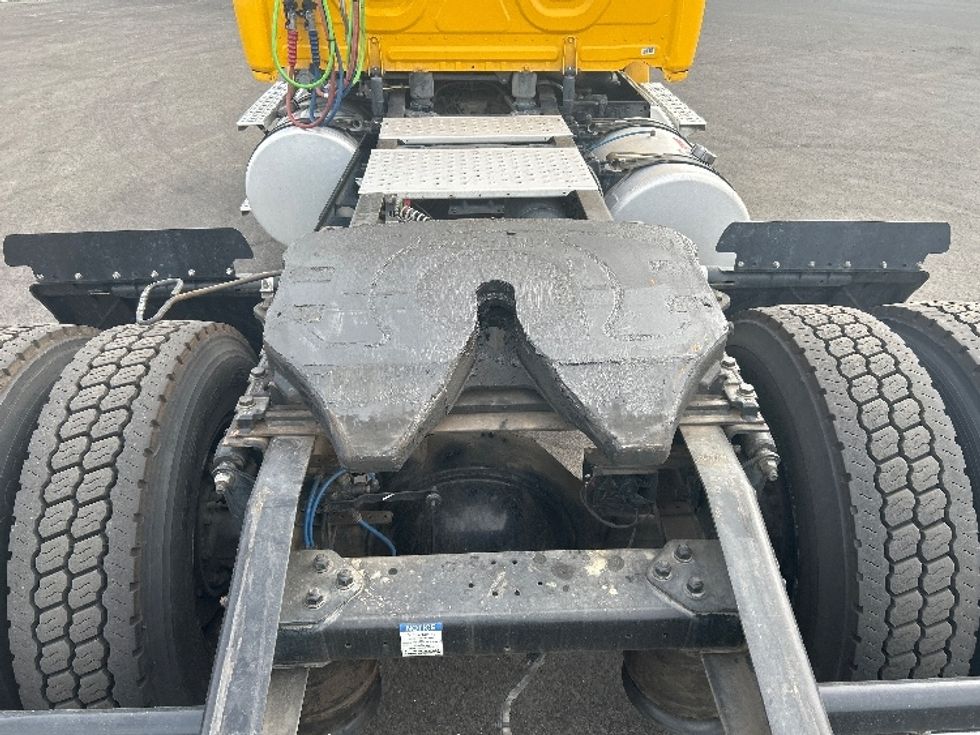 Day Cab Tractor-Heavy Duty Tractors-Freightliner-2022-T12642ST-West Sacramento-CA-318,647\n\t\tmiles-$ 65,750 - Image 6