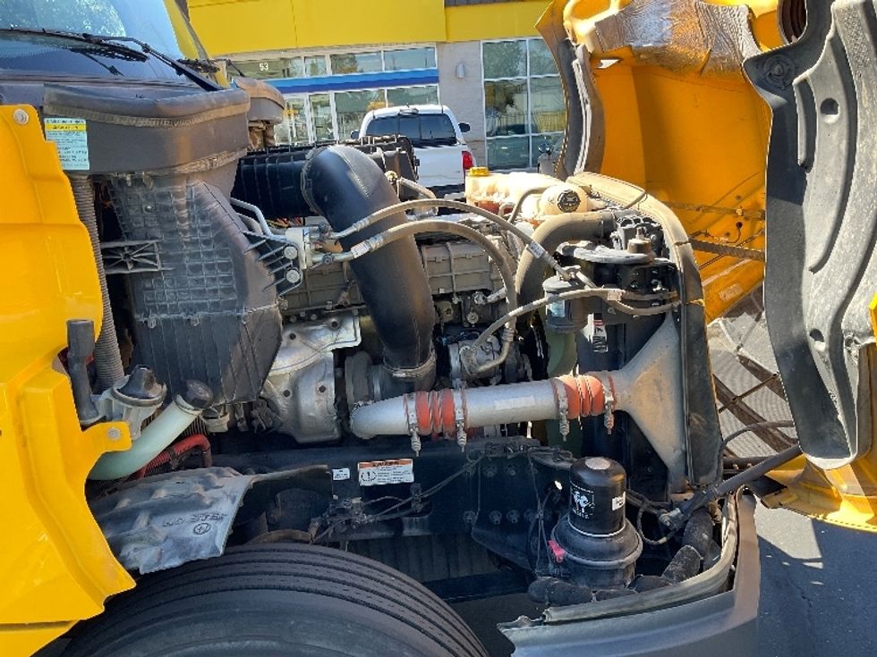 Day Cab Tractor-Heavy Duty Tractors-Freightliner-2022-T12642ST-West Sacramento-CA-325,790\n\t\tmiles-$ 65,250 - Image 15