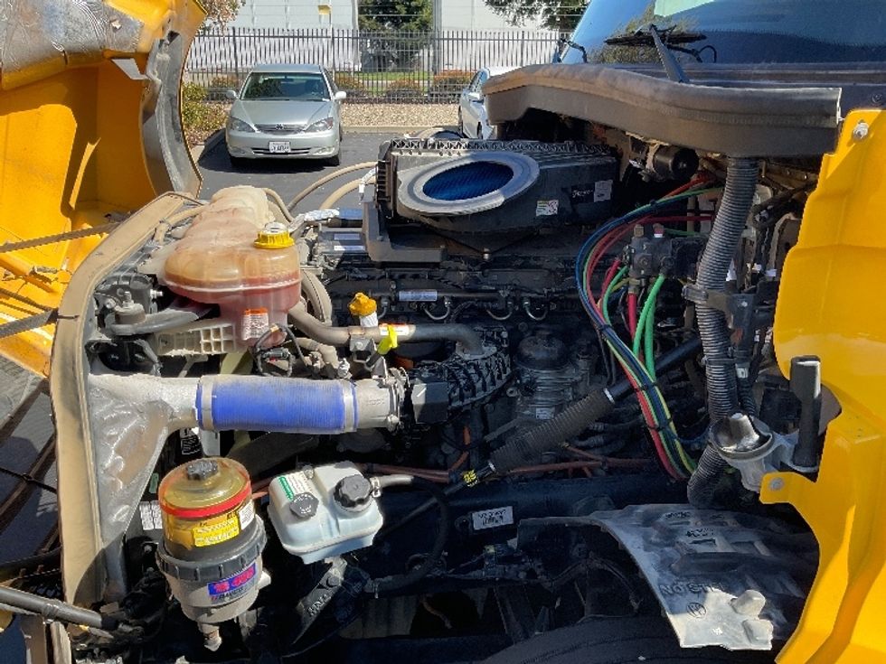 Day Cab Tractor-Heavy Duty Tractors-Freightliner-2022-T12642ST-West Sacramento-CA-325,790\n\t\tmiles-$ 65,250 - Image 16