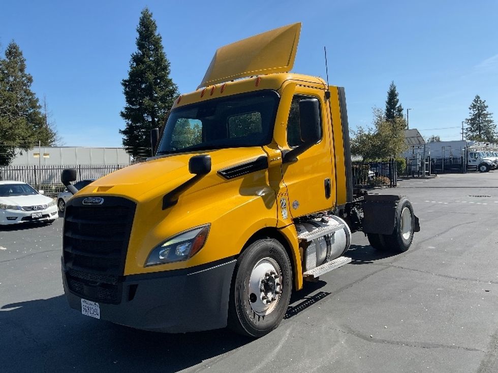 Day Cab Tractor-Heavy Duty Tractors-Freightliner-2022-T12642ST-West Sacramento-CA-325,790\n\t\tmiles-$ 65,250 - Image 3