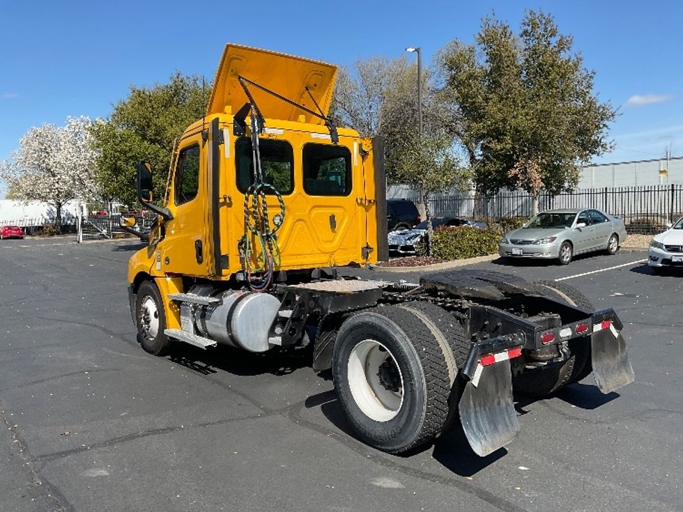 Day Cab Tractor-Heavy Duty Tractors-Freightliner-2022-T12642ST-West Sacramento-CA-325,790\n\t\tmiles-$ 65,250 - Image 5