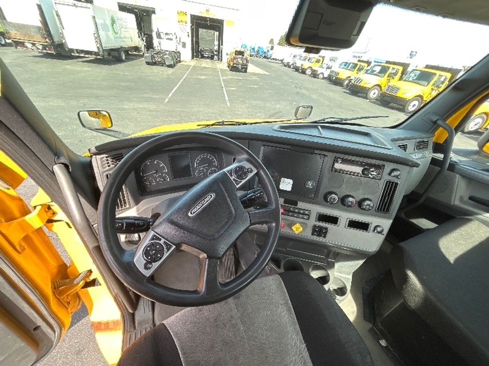 Day Cab Tractor-Heavy Duty Tractors-Freightliner-2022-T12642ST-West Sacramento-CA-395,636\n\t\tmiles-$ 59,500 - Image 11