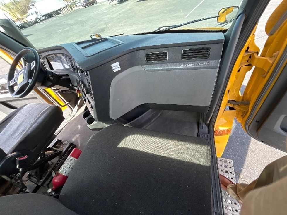 Day Cab Tractor-Heavy Duty Tractors-Freightliner-2022-T12642ST-West Sacramento-CA-395,636\n\t\tmiles-$ 59,500 - Image 13