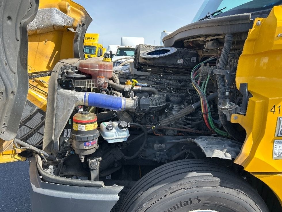 Day Cab Tractor-Heavy Duty Tractors-Freightliner-2022-T12642ST-West Sacramento-CA-395,636\n\t\tmiles-$ 59,500 - Image 16