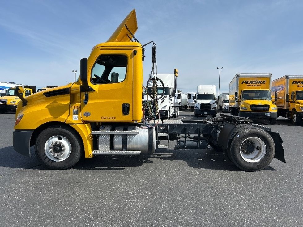 Day Cab Tractor-Heavy Duty Tractors-Freightliner-2022-T12642ST-West Sacramento-CA-395,636\n\t\tmiles-$ 59,500 - Image 4