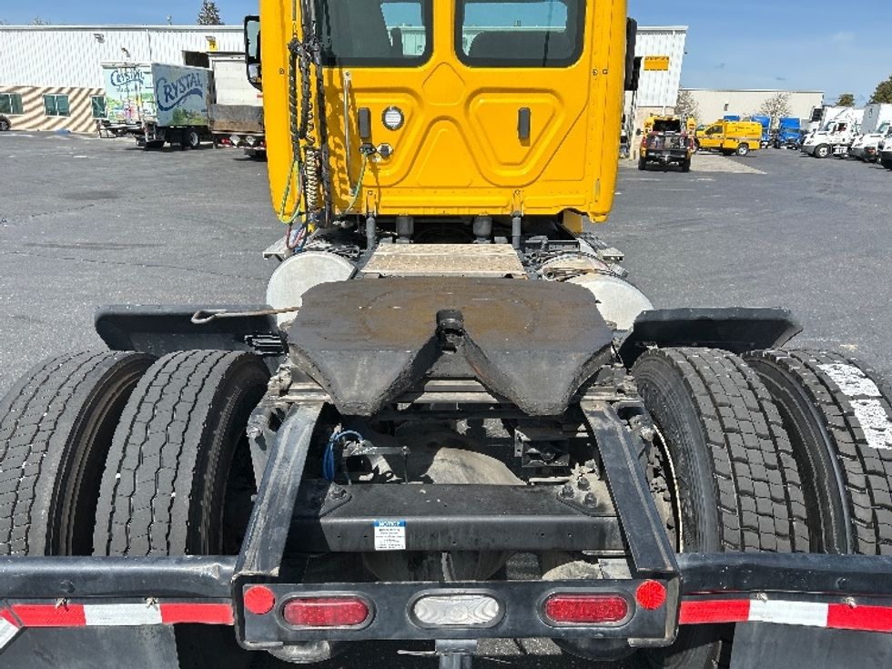 Day Cab Tractor-Heavy Duty Tractors-Freightliner-2022-T12642ST-West Sacramento-CA-395,636\n\t\tmiles-$ 59,500 - Image 6