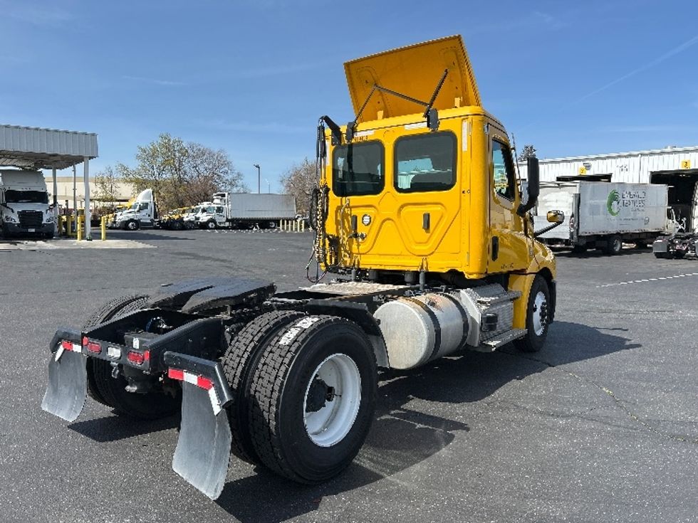 Day Cab Tractor-Heavy Duty Tractors-Freightliner-2022-T12642ST-West Sacramento-CA-395,636\n\t\tmiles-$ 59,500 - Image 7