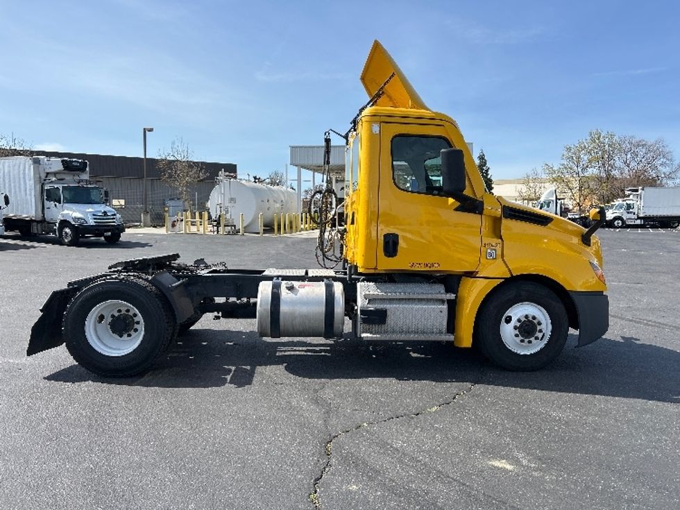 Day Cab Tractor-Heavy Duty Tractors-Freightliner-2022-T12642ST-West Sacramento-CA-395,636\n\t\tmiles-$ 59,500 - Image 8