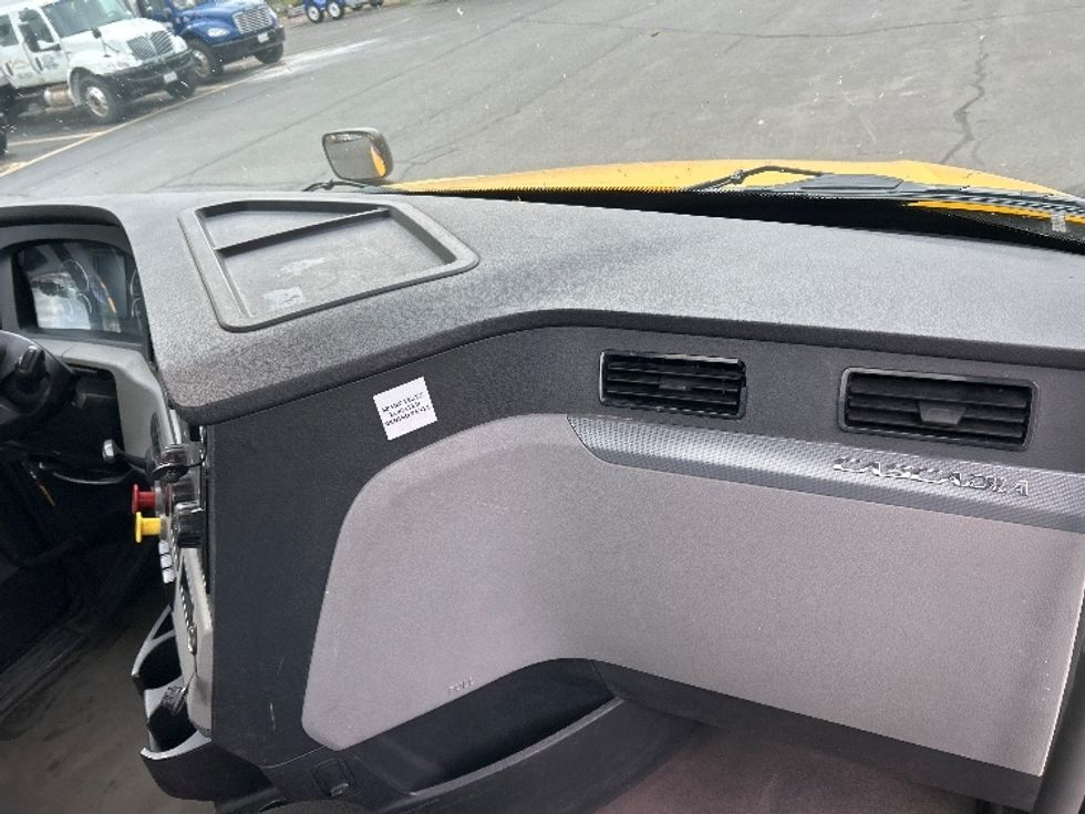 Day Cab Tractor-Heavy Duty Tractors-Freightliner-2022-T12664ST-Albany-NY-181,079\n\t\tmiles-$ 68,750 - Image 13