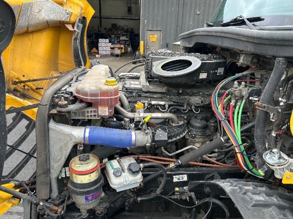 Day Cab Tractor-Heavy Duty Tractors-Freightliner-2022-T12664ST-Albany-NY-181,079\n\t\tmiles-$ 68,750 - Image 16