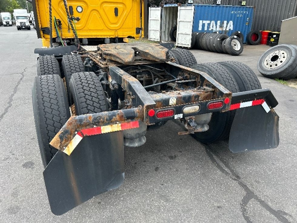 Day Cab Tractor-Heavy Duty Tractors-Freightliner-2022-T12664ST-Albany-NY-181,079\n\t\tmiles-$ 68,750 - Image 17