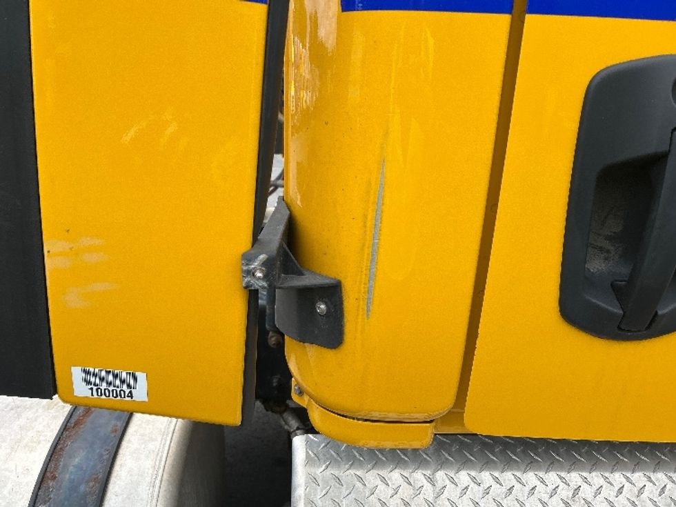 Day Cab Tractor-Heavy Duty Tractors-Freightliner-2022-T12664ST-Albany-NY-181,079\n\t\tmiles-$ 68,750 - Image 19