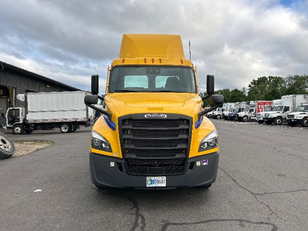 Day Cab Tractor-Heavy Duty Tractors-Freightliner-2022-T12664ST-Albany-NY-181,079\n\t\tmiles-$ 68,750 - Image 2