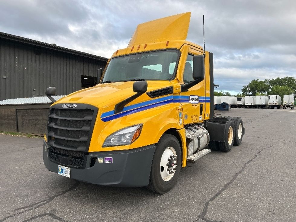 Day Cab Tractor-Heavy Duty Tractors-Freightliner-2022-T12664ST-Albany-NY-181,079\n\t\tmiles-$ 68,750 - Image 3
