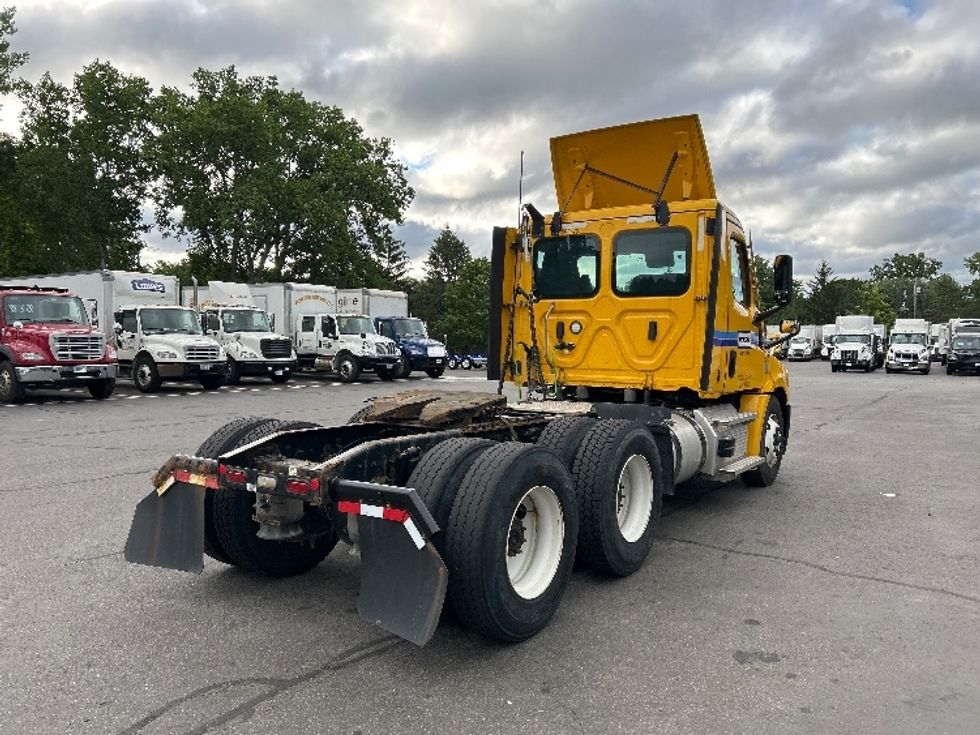 Day Cab Tractor-Heavy Duty Tractors-Freightliner-2022-T12664ST-Albany-NY-181,079\n\t\tmiles-$ 68,750 - Image 7