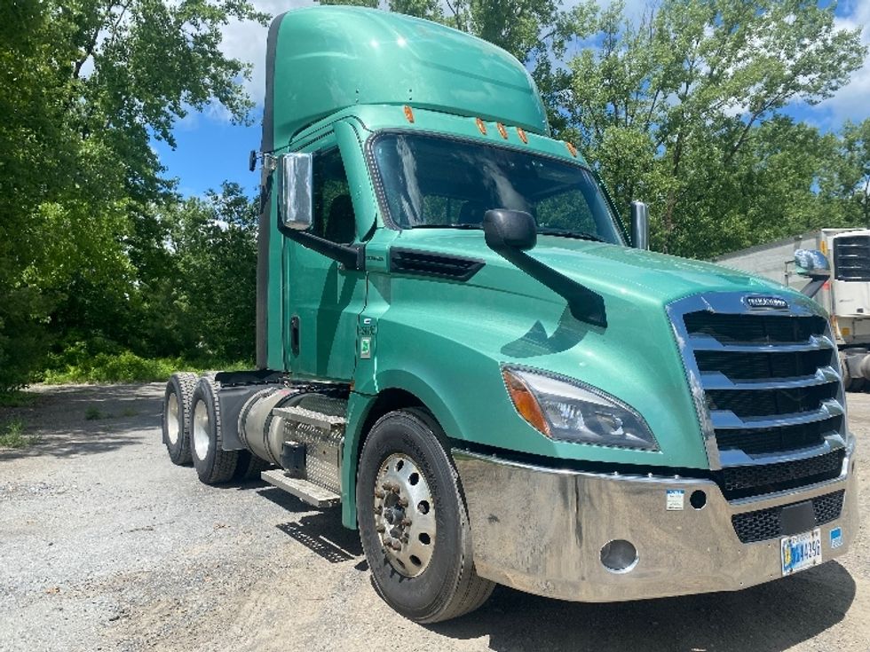 Day Cab Tractor-Heavy Duty Tractors-Freightliner-2022-T12664ST-Albany-NY-495,963\n\t\tmiles-$ 59,250 - Image 1