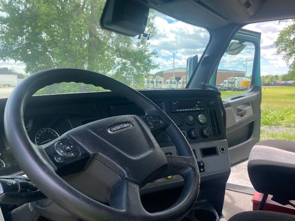 Day Cab Tractor-Heavy Duty Tractors-Freightliner-2022-T12664ST-Albany-NY-495,963\n\t\tmiles-$ 59,250 - Image 10