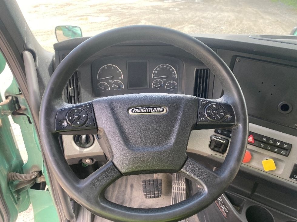 Day Cab Tractor-Heavy Duty Tractors-Freightliner-2022-T12664ST-Albany-NY-495,963\n\t\tmiles-$ 59,250 - Image 11