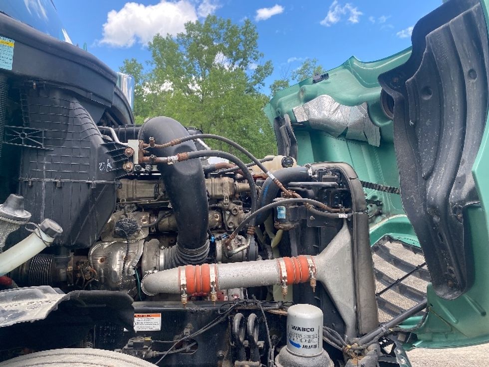 Day Cab Tractor-Heavy Duty Tractors-Freightliner-2022-T12664ST-Albany-NY-495,963\n\t\tmiles-$ 59,250 - Image 15