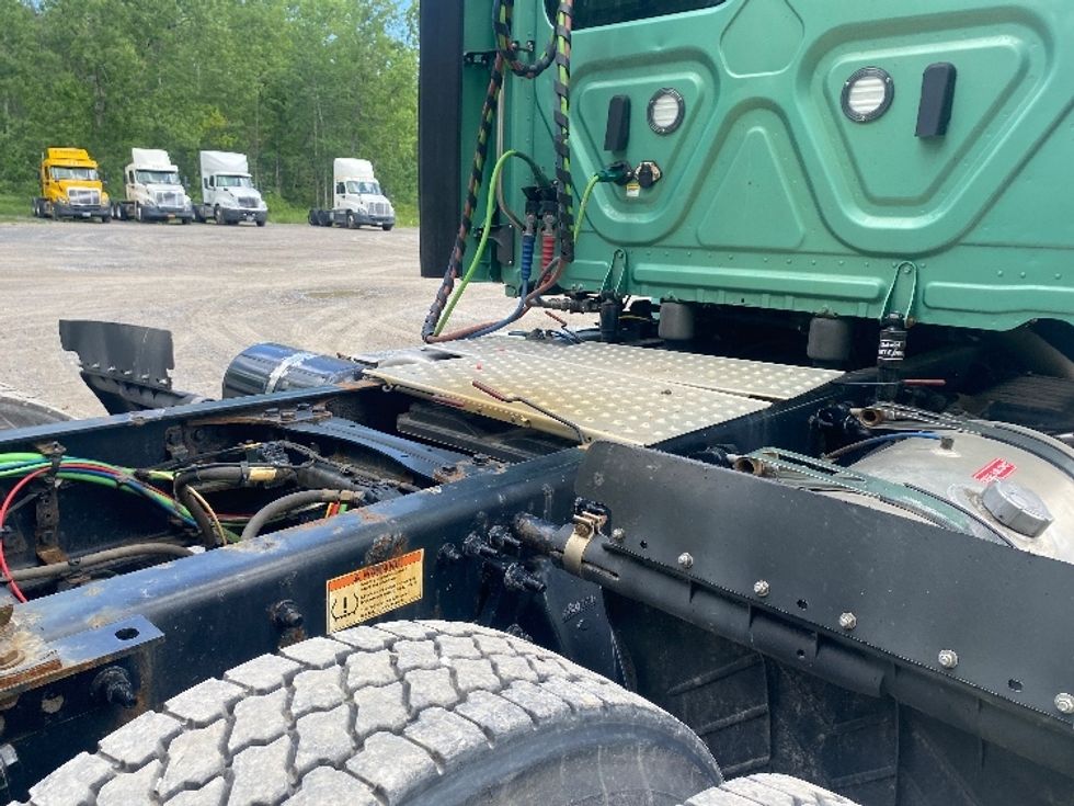 Day Cab Tractor-Heavy Duty Tractors-Freightliner-2022-T12664ST-Albany-NY-495,963\n\t\tmiles-$ 59,250 - Image 17