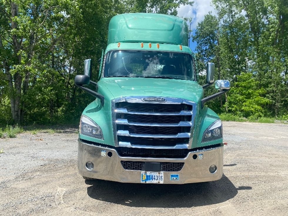 Day Cab Tractor-Heavy Duty Tractors-Freightliner-2022-T12664ST-Albany-NY-495,963\n\t\tmiles-$ 59,250 - Image 2