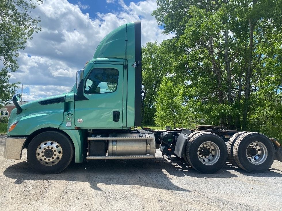 Day Cab Tractor-Heavy Duty Tractors-Freightliner-2022-T12664ST-Albany-NY-495,963\n\t\tmiles-$ 59,250 - Image 4
