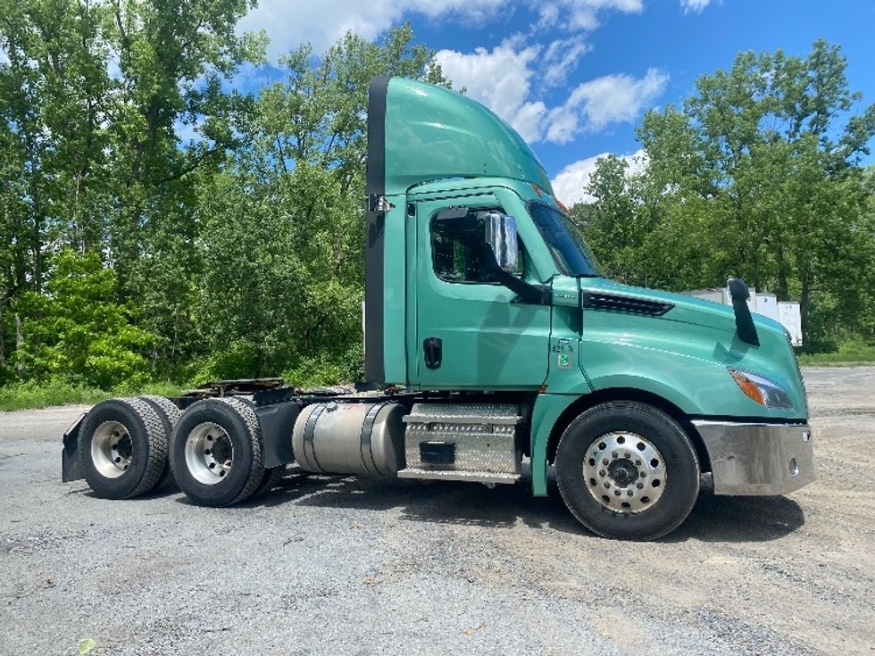 Day Cab Tractor-Heavy Duty Tractors-Freightliner-2022-T12664ST-Albany-NY-495,963\n\t\tmiles-$ 59,250 - Image 8