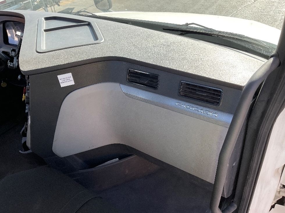 2022 Freightliner Cascadia 126" Day cab photo 13