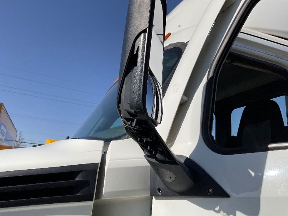 2022 Freightliner Cascadia 126" Day cab photo 17