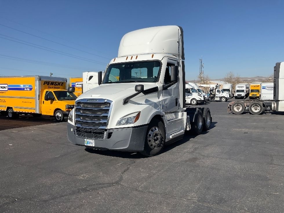 2022 Freightliner Cascadia 126" Day cab photo 3