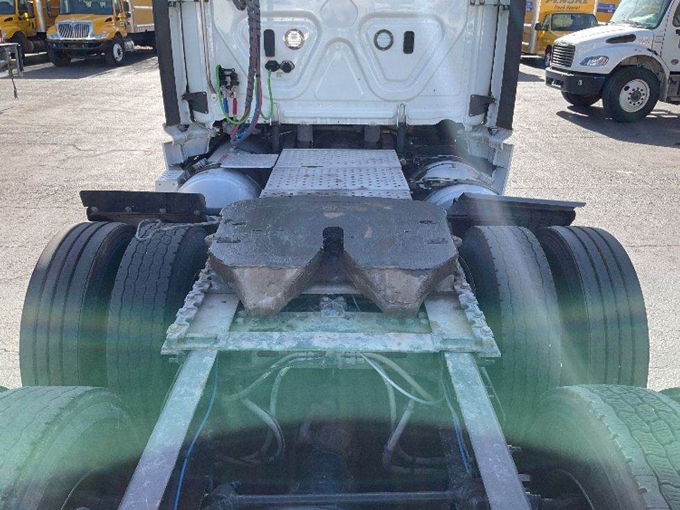 2022 Freightliner Cascadia 126" Day cab photo 6