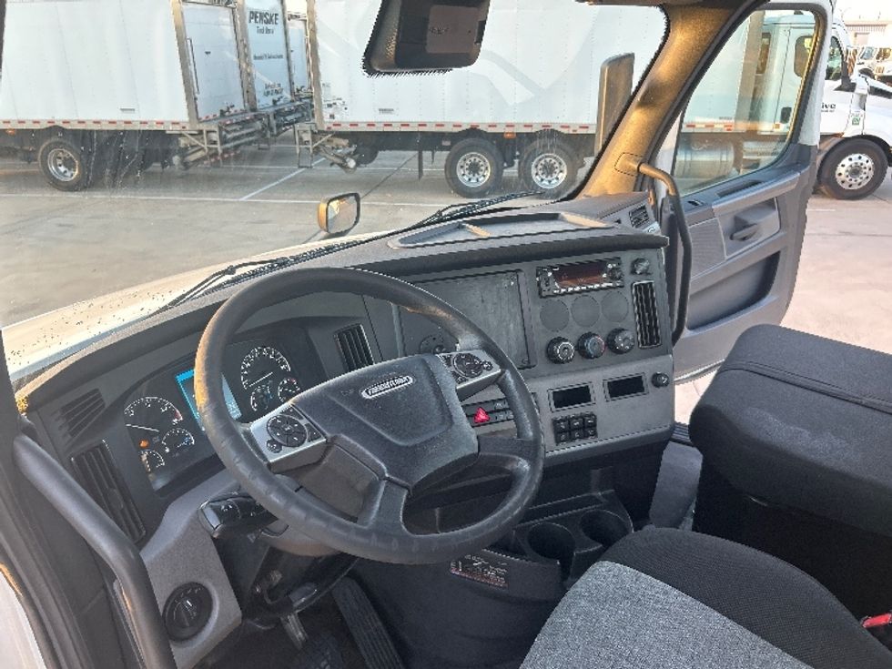 Day Cab Tractor-Heavy Duty Tractors-Freightliner-2022-T12664ST-Arlington-TX-157,687\n\t\tmiles-$ 82,750 - Image 10