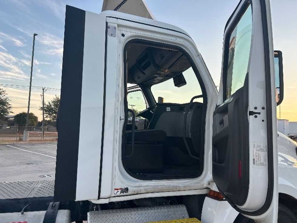 Day Cab Tractor-Heavy Duty Tractors-Freightliner-2022-T12664ST-Arlington-TX-157,687\n\t\tmiles-$ 82,750 - Image 12