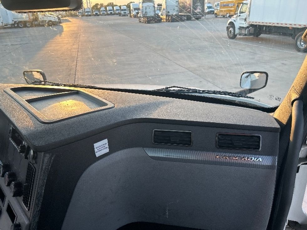 Day Cab Tractor-Heavy Duty Tractors-Freightliner-2022-T12664ST-Arlington-TX-157,687\n\t\tmiles-$ 82,750 - Image 13