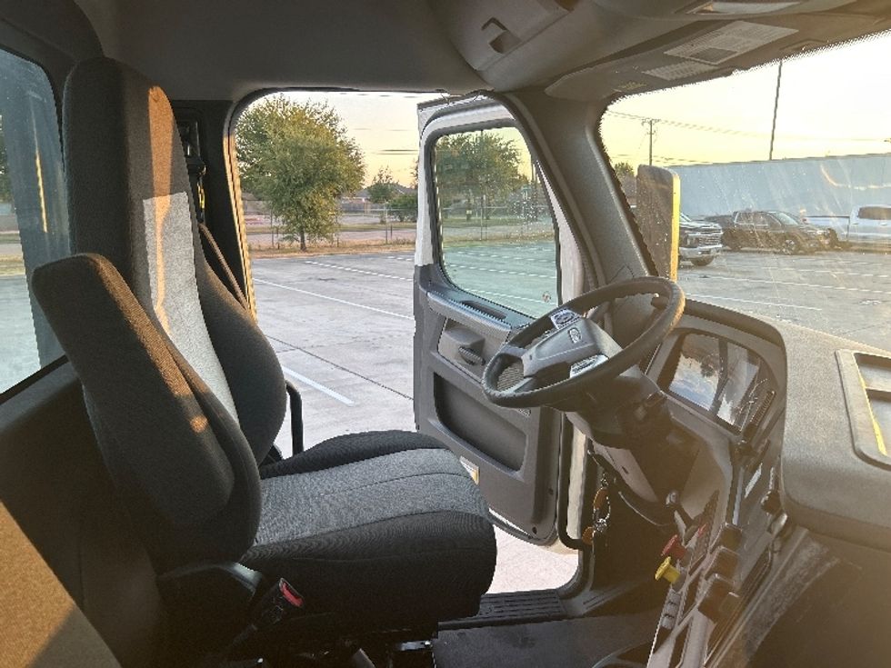 Day Cab Tractor-Heavy Duty Tractors-Freightliner-2022-T12664ST-Arlington-TX-157,687\n\t\tmiles-$ 82,750 - Image 14