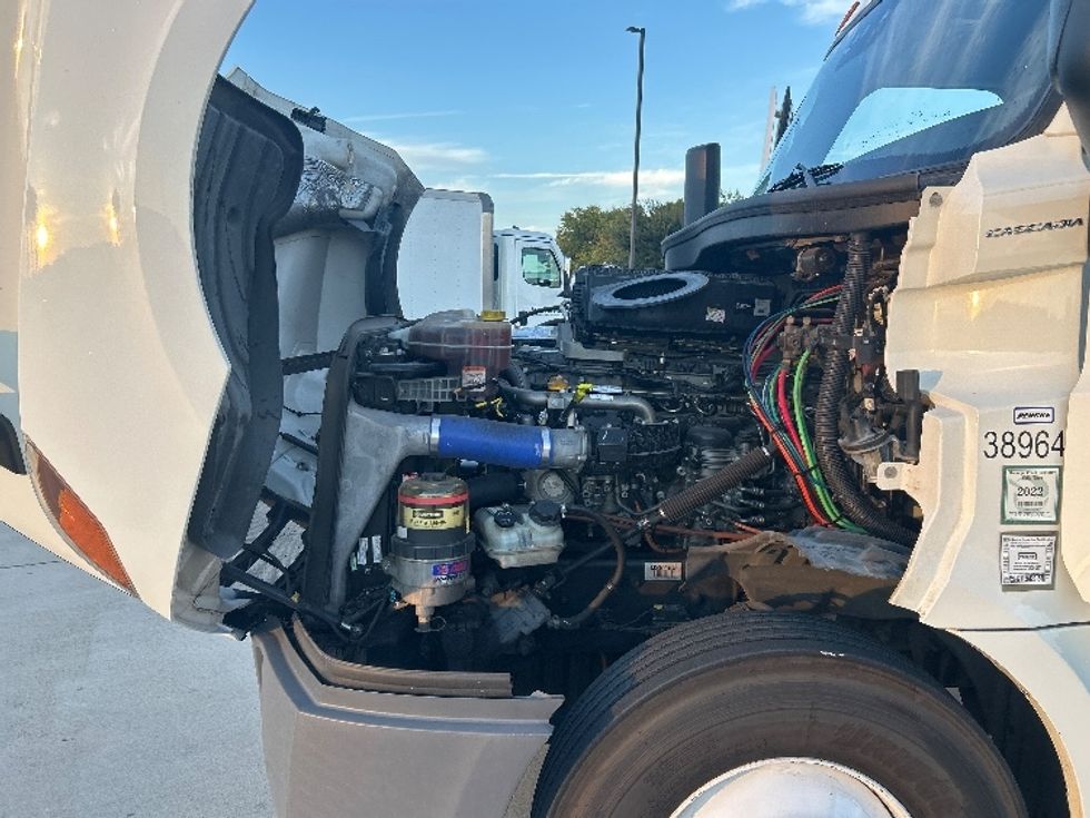 Day Cab Tractor-Heavy Duty Tractors-Freightliner-2022-T12664ST-Arlington-TX-157,687\n\t\tmiles-$ 82,750 - Image 16